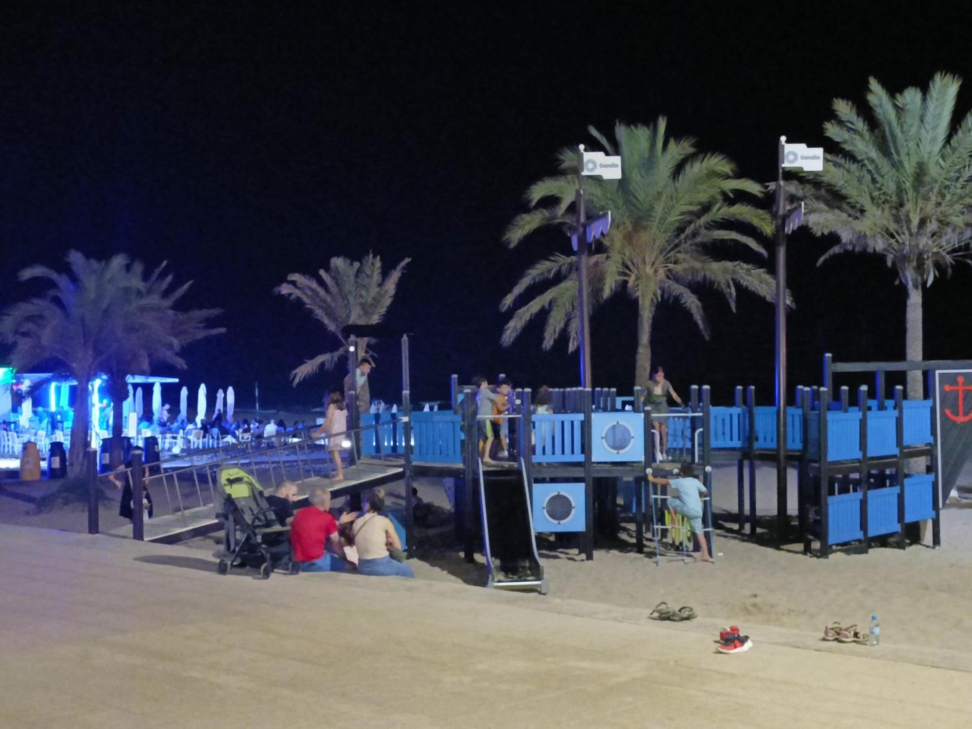 Apartamento Mare De Deu, Vivienda Vacacional Para Familias Y Mayores De 25 Anos En El Grao De Gandia-Playa