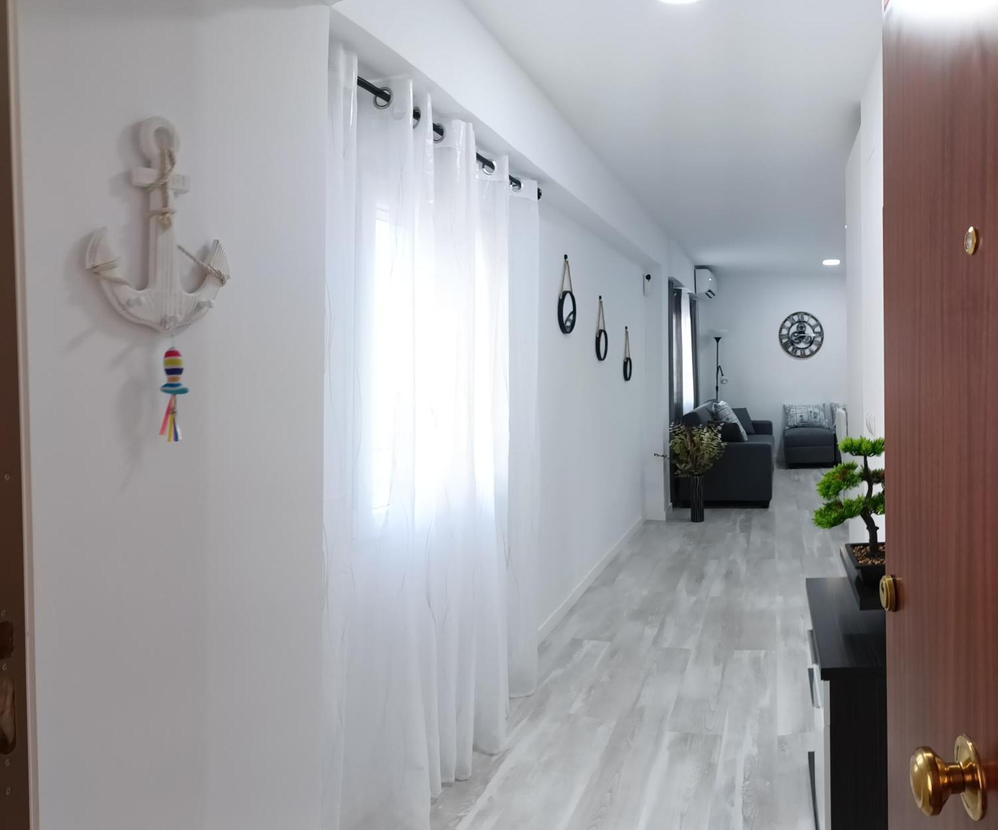 Mare De Deu, Vivienda Vacacional Para Familias Y Mayores De 25 Anos En El Grao De Gandia-Playa