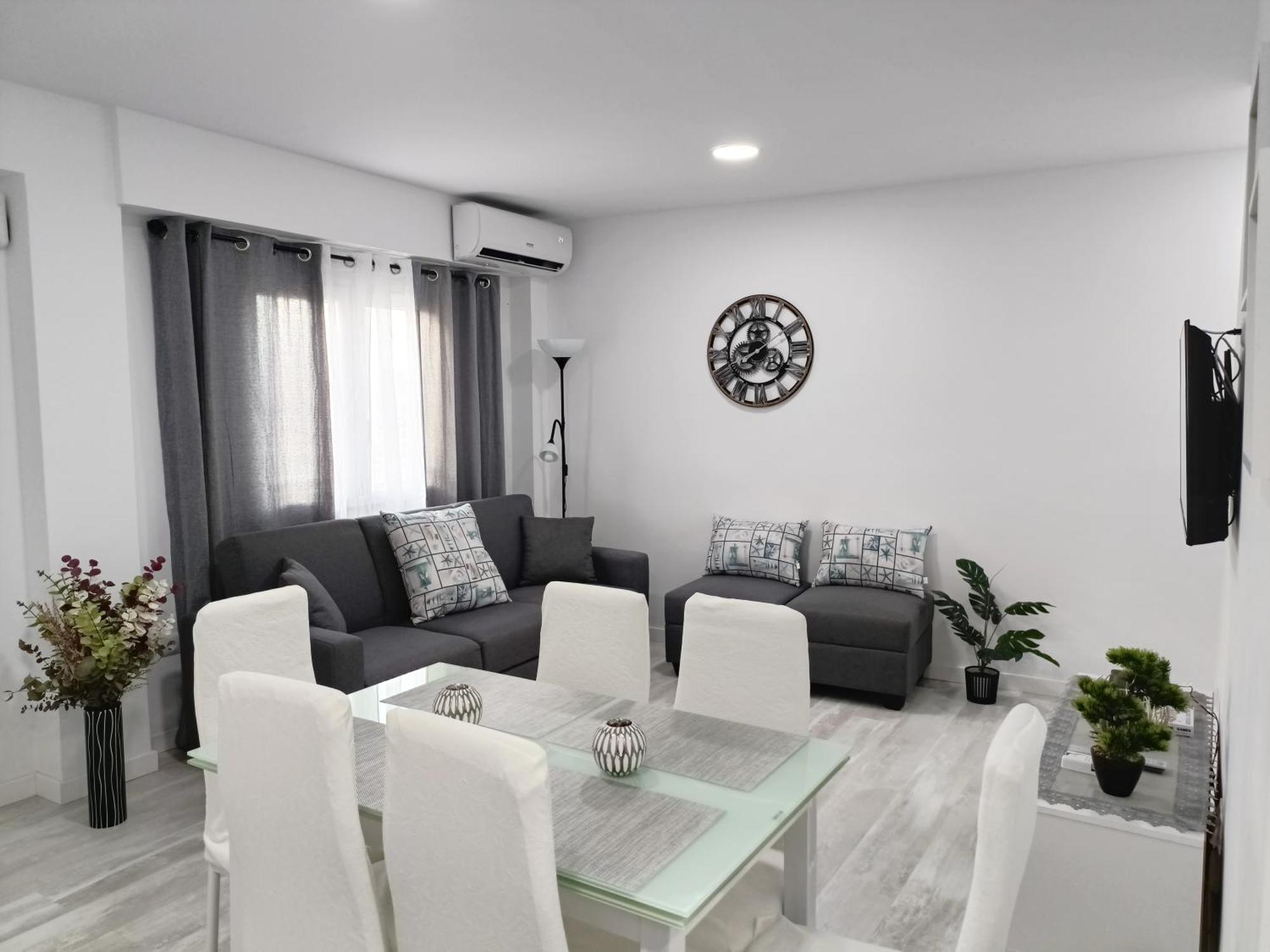 Mare De Deu, Vivienda Vacacional Para Familias Y Mayores De 25 Anos En El Grao De Gandia-Playa * Playa de Gandía